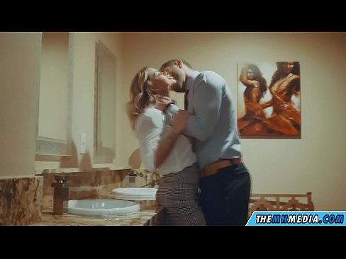 ❤️ Ke hoʻowalewale ʻia ʻoe e kahi blonde busty i kahi lumi hoʻomaha ākea ☑ Porno fb ma haw.xxxdeutschepornos.ru ❤